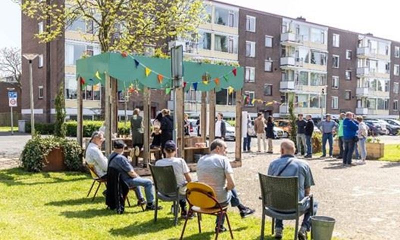 Opening duurzame parklets in Zuidbuurt