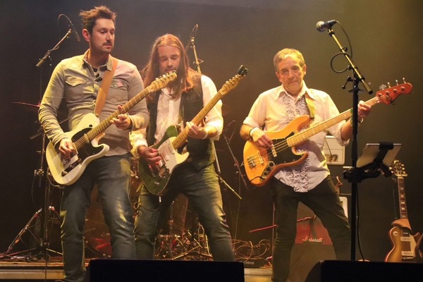 Status Quo tributeband Back to Back in en op Muziekzolder 