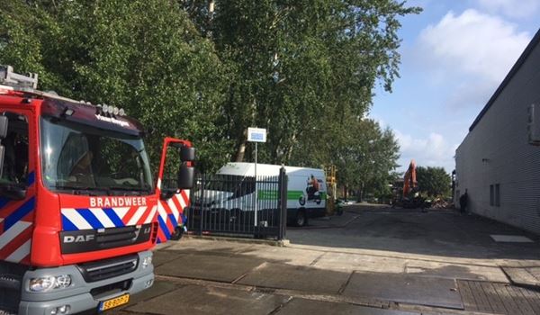 Brand in loods met deelscooters
