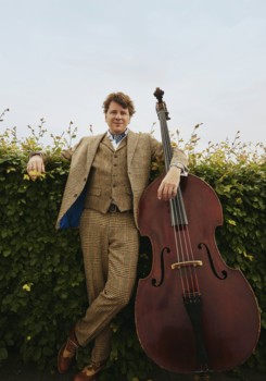 Back to Bass-ics: ‘De contrabas past mij als een jas’