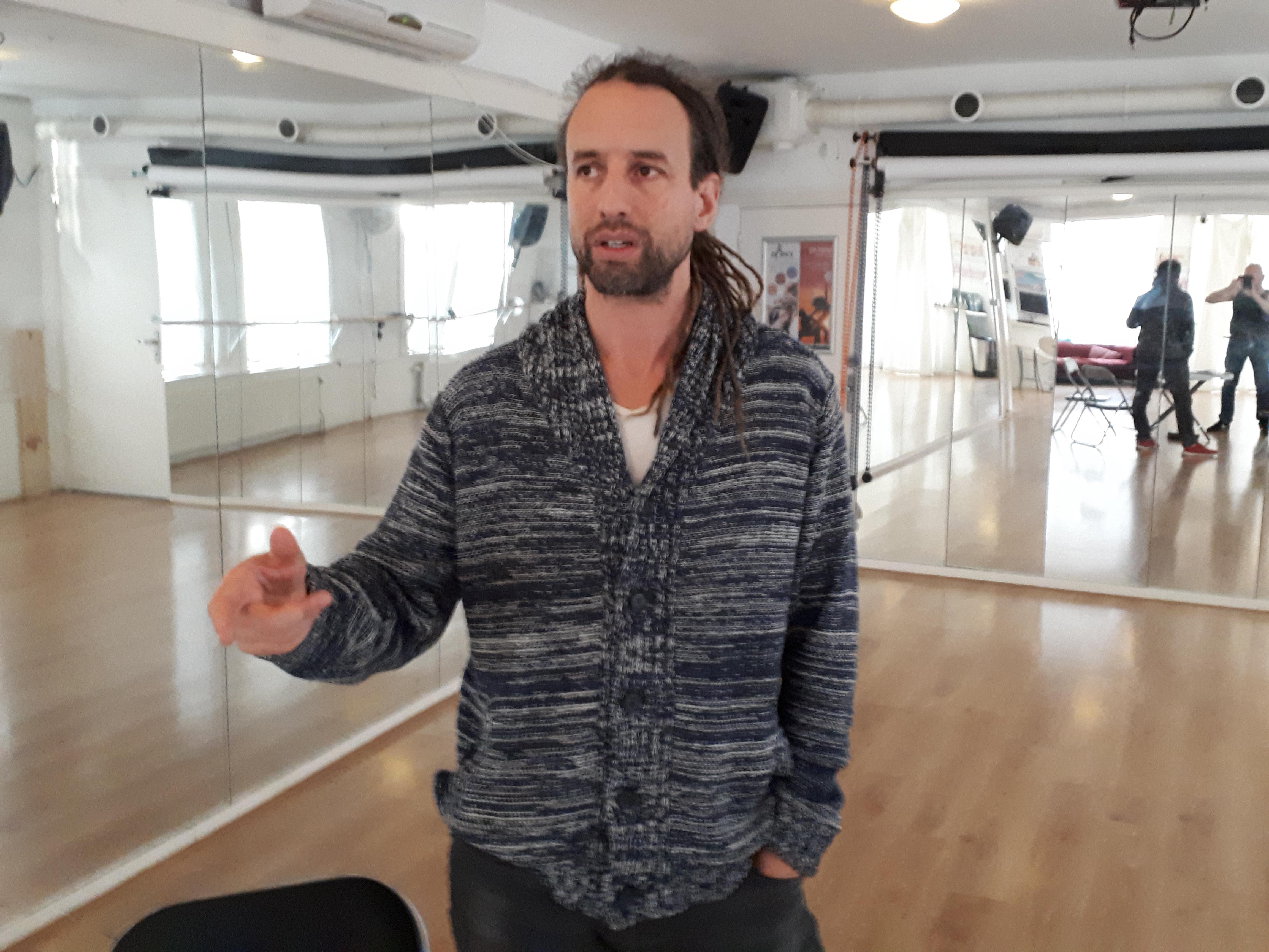 Avondklok moet per direct worden opgeheven