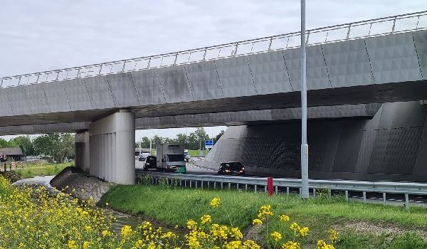 Bij dit viaduct begint de 'A16 Rotterdam'
