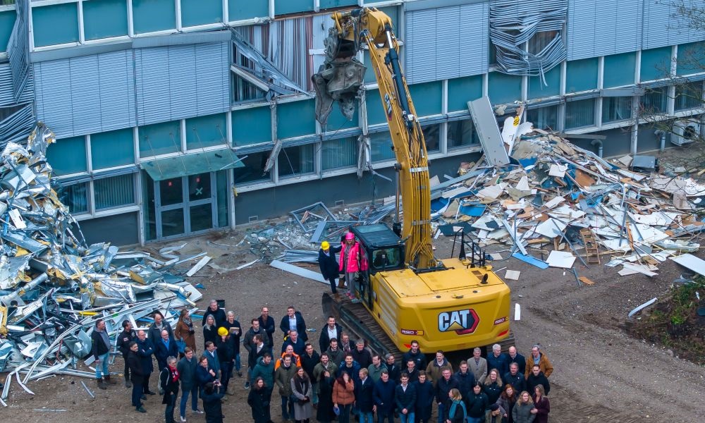 Officiële 1e sloophandeling oud-laboratorium Unilever