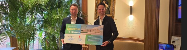 Gemeente en aannemer tekenen voor bouw sporthal ‘t Groen