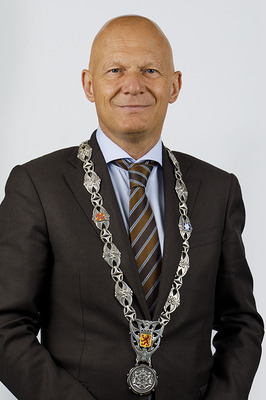 Erepenning voor burgemeester Bert Wijbenga