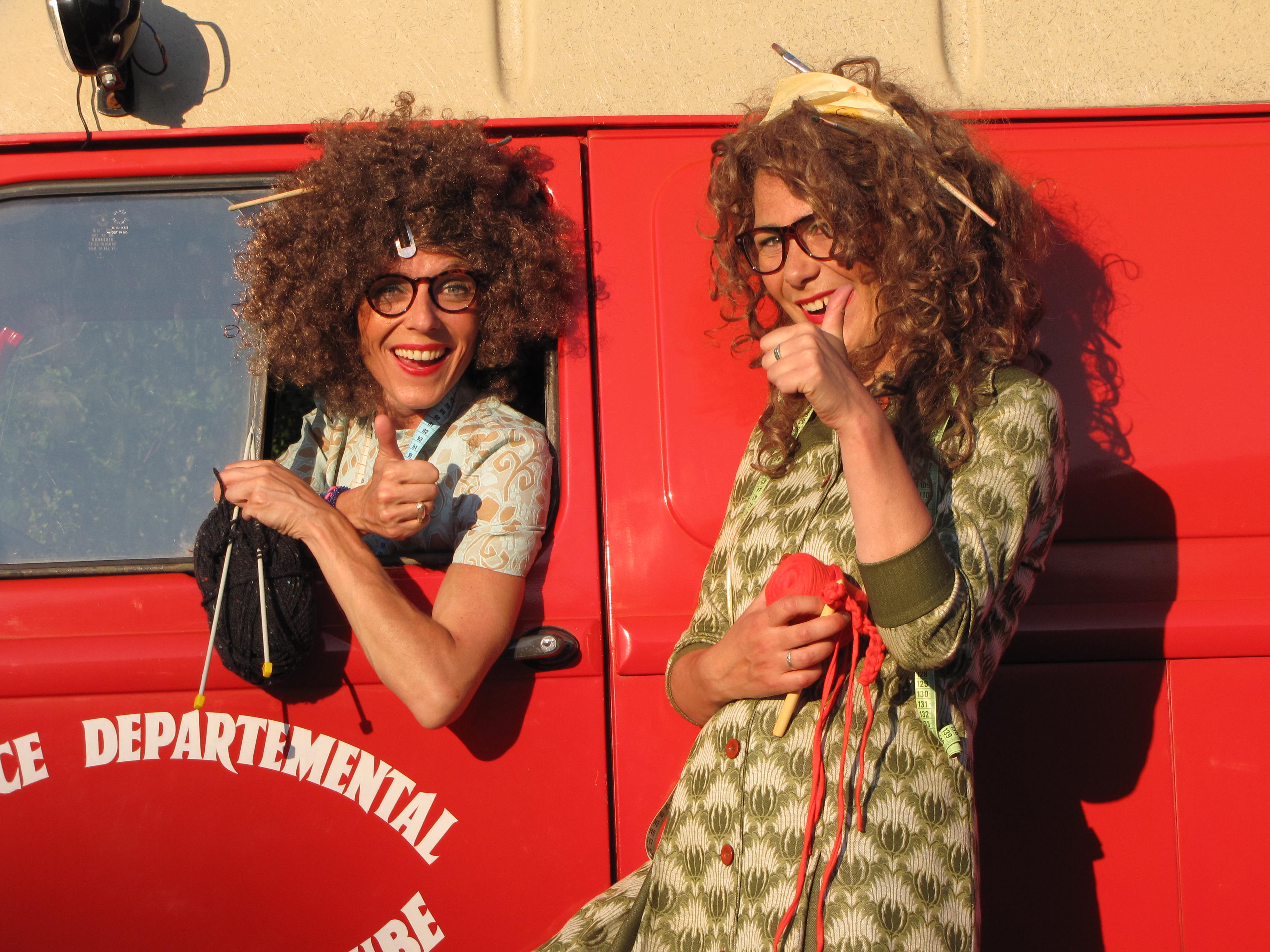 Bep&Tilly brengen knustelpakketjes rond met de Creabus