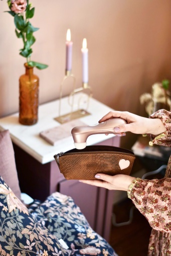 Vlaardingse tassenontwerpster lanceert ludieke Valentijnsactie