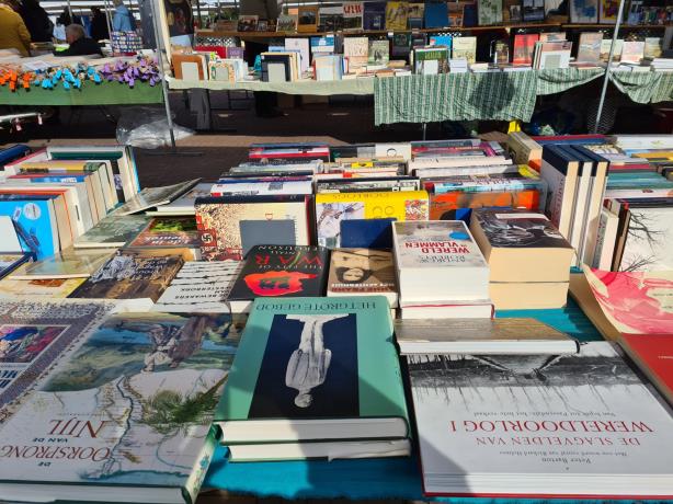 Op zoek naar boeken en platen?