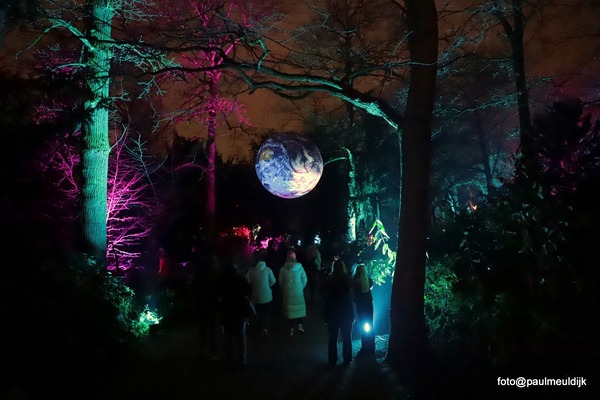 Kunstenaars laten Vlaardingen Straalt stralen