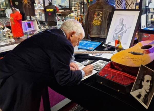 Condoleanceboek George Kooymans open voor tekening