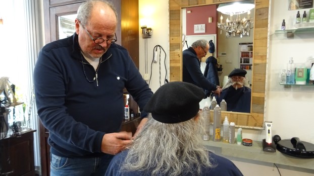 Kapper Karel Knipt niet enkel Krullen