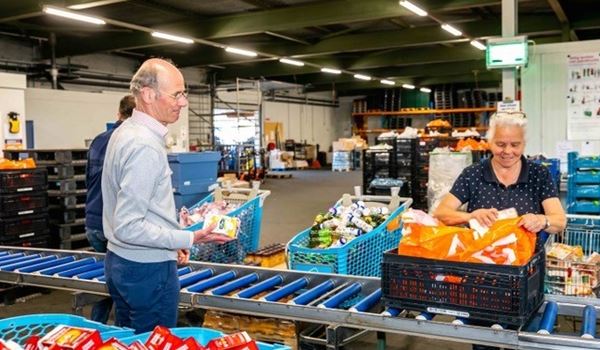 Donatie in pakketten Voedselbank: extraatje voor de kerst