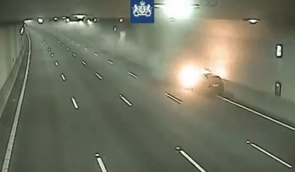 Verkeer in Ketheltunnel in beide richtingen afgesloten wegens autobrand