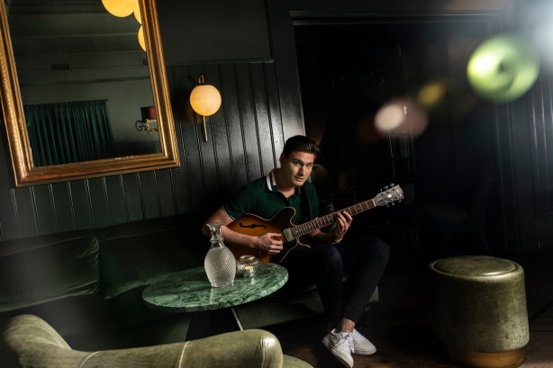 TOINE sluit het seizoen af op het Stadsstrand Vlaardingen