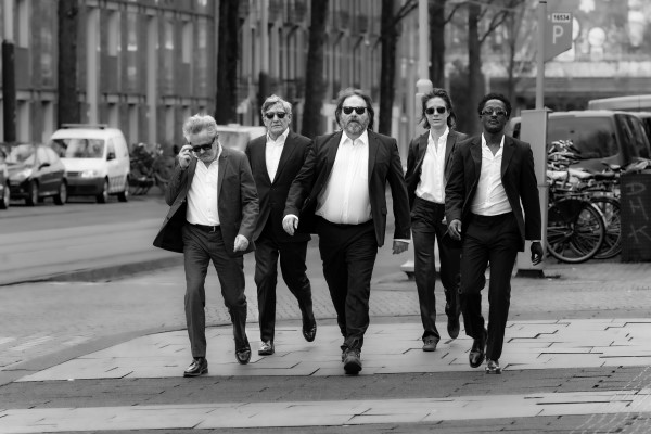 Bijtende humor, snelle scènes en een rollercoaster aan feiten