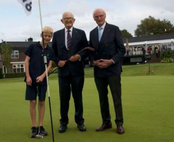 Pieter van Vollenhoven opent ‘nieuwe’ golfbaan