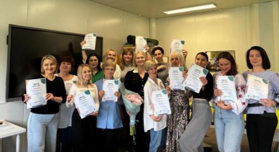 Oekraïnse ouders ontvangen certificaat voor opvoedcursus