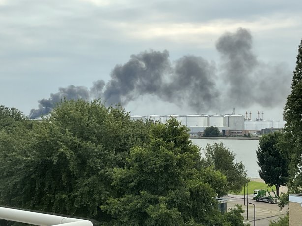 Kraanvoertuig in brand