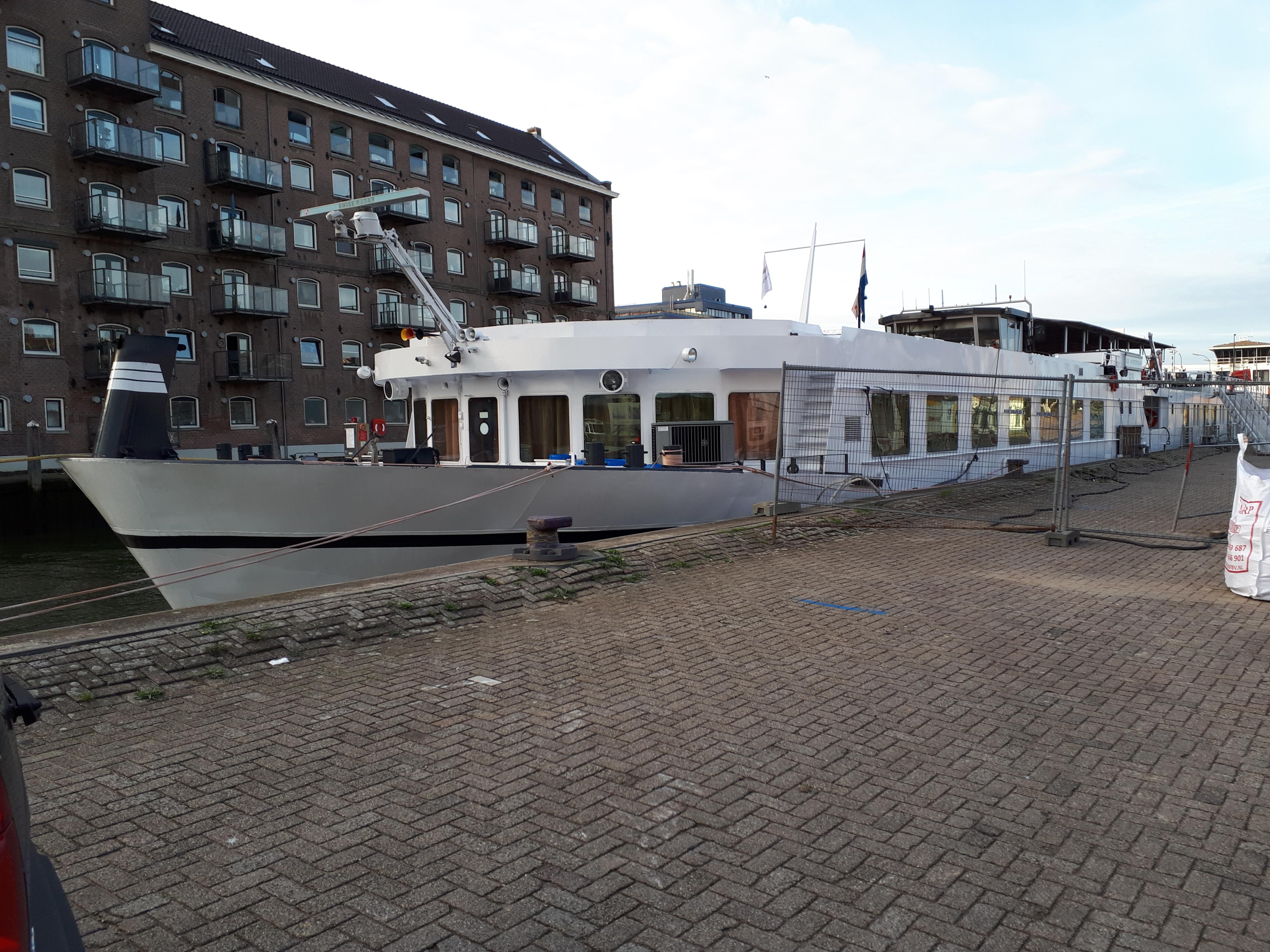 Donderdag eerste vluchtelingen aan boord in Vlaardingen