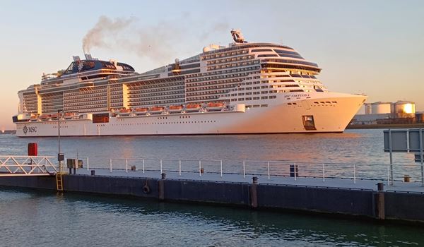 Drijvend hotel met mogelijk 6.334 gasten aan boord