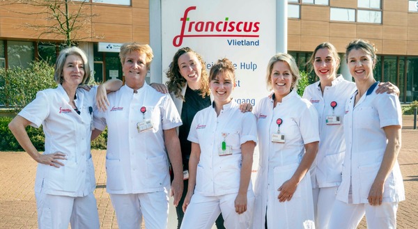 Franciscus versterkt stem verpleegkundigen