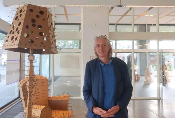 Triumviraat kunstenaars bij Har Hensgens