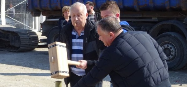 Mol Sloopwerken slaat eerste paal