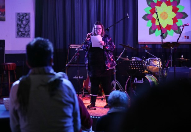 Wie schrijft het meest feestelijke gedicht?