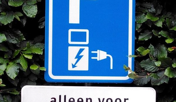 Bijna zeventig nieuwe laadpunten voor elektrische auto’s