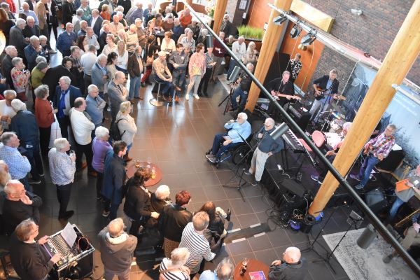 Jubileumfeest HVM opgeluisterd met beatmuziek