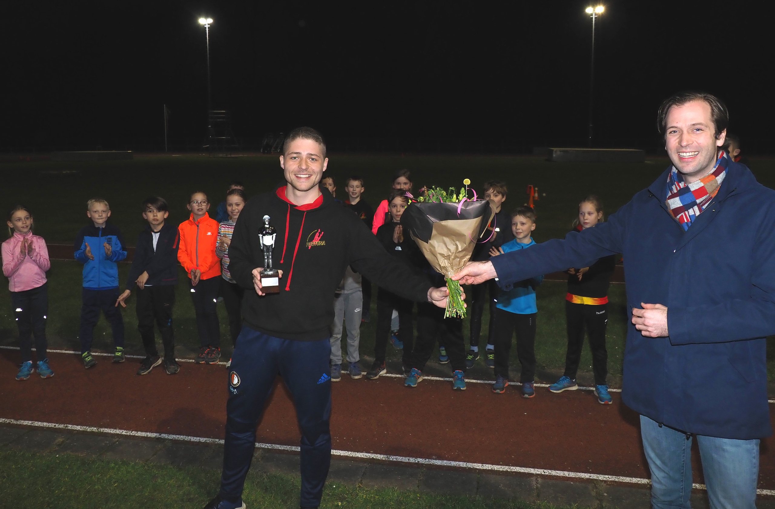 Atletiektrainer Jowie Robbemond verrast met Flip Vethaaktrofee 2020