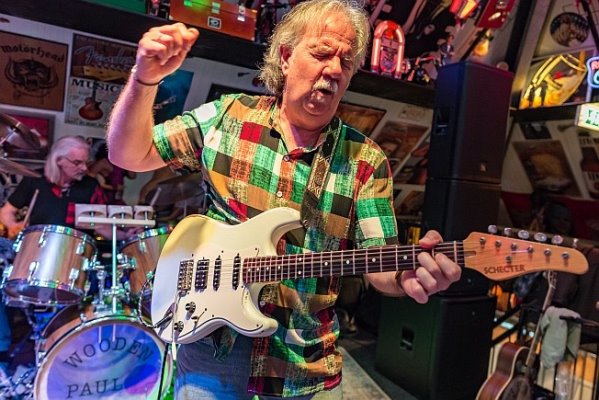 Erja Lyytinen en Wooden Paul