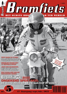 Witte Reus met brommer naar Joep van Deudekom