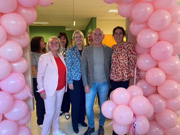 Franciscus opent Buddyhuis voor borstkankerpatiënten