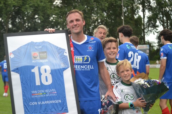 Voetbalschoenen aan (treur)wilgen
