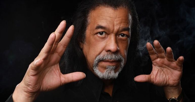 Rasti Rostelli en Menno Bandini sluiten hun hypnosetour af in Vlaardingen