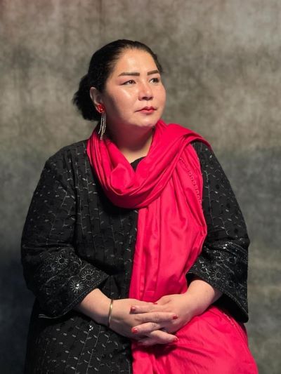 Prinses Margriet reikt Geuzenpenning uit aan Laila Haidari