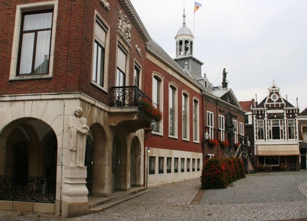 Inwoners en ondernemers matig tevreden over dienstverlening