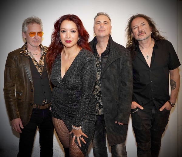 Jen & the Con Men live