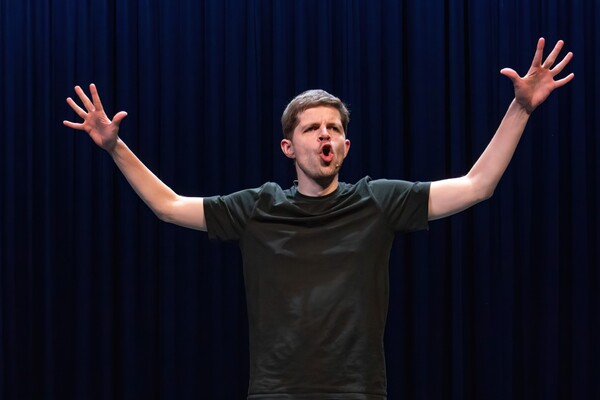 Hilarisch, droog en doordacht