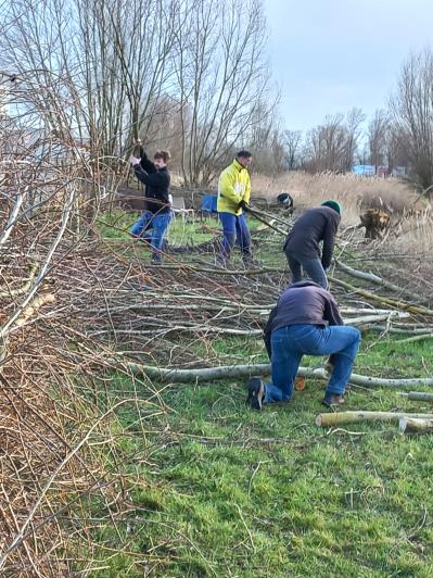 Workshop wilgen knotten, kampvuur en erwtensoep