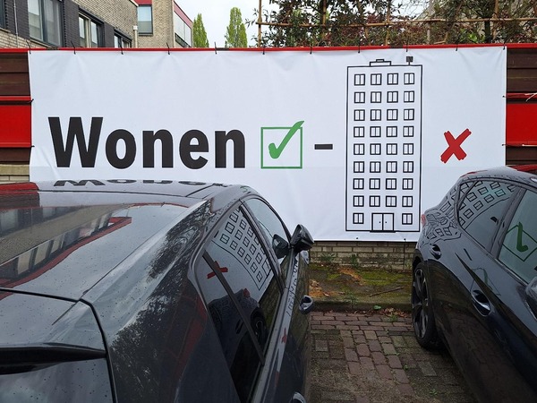 'Speelt gemeente met bewoners rond KPN-terrein?'