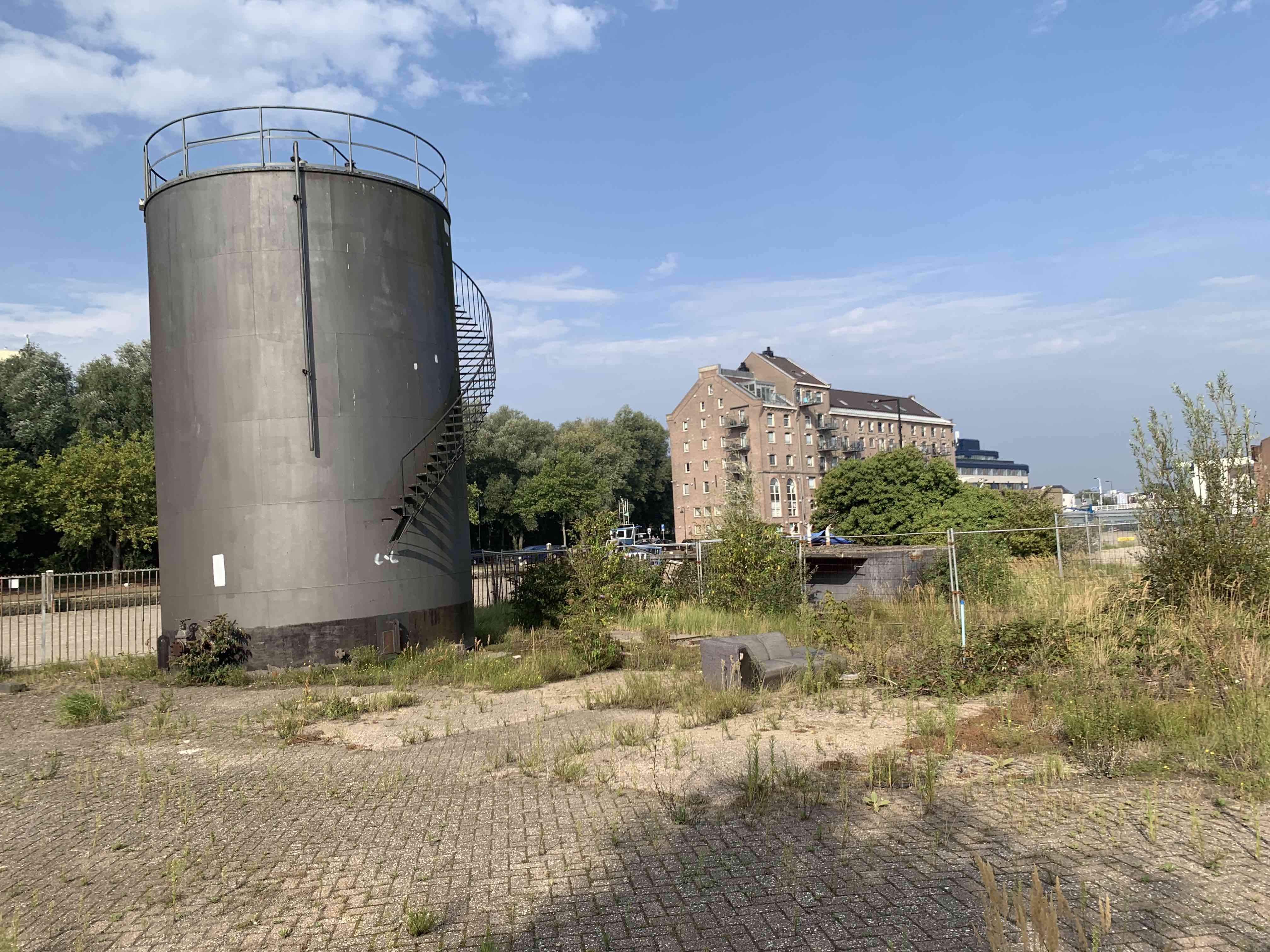 In de Spotlights: EOS opslagtank aan de Oosthavenkade