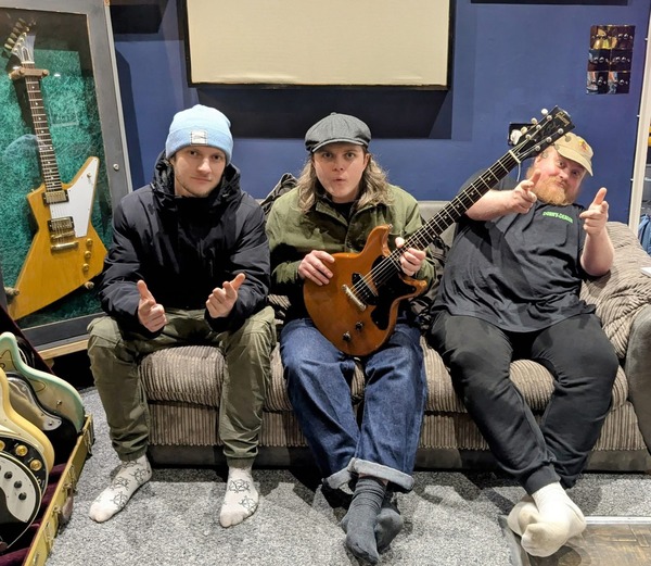 The Zac Schulze Gang (UK) treedt op in ...