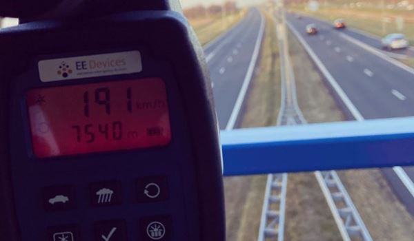 Dertien motorrijbewijzen ingevorderd wegens te hard rijden