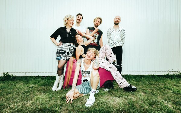 Drie weekenden verwondering, nieuwe liefdes en spectaculaire ontknoping