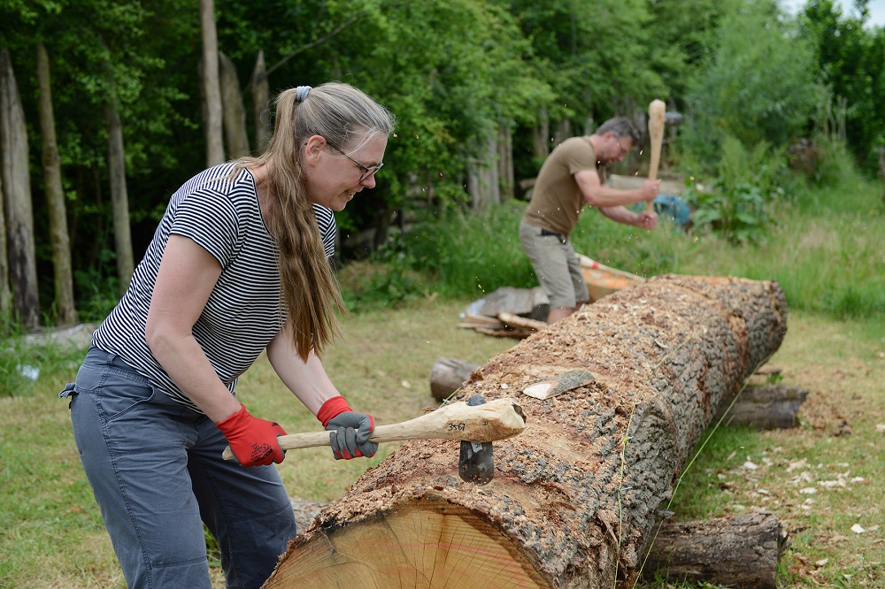 Boomstamboot Masamuda gaat te water
