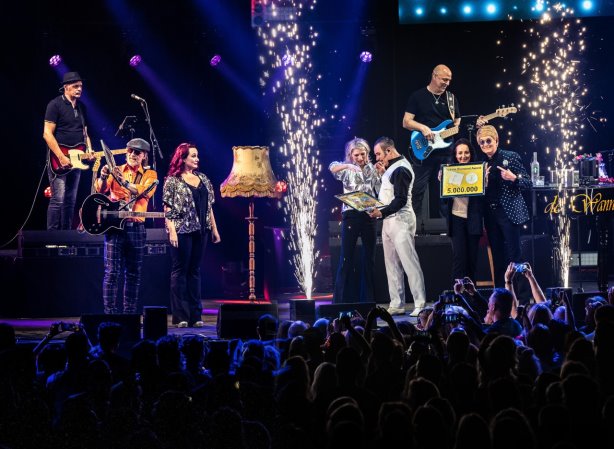 De Wannebiezz: 'Mmmannen van 5 mmmiljoen!'